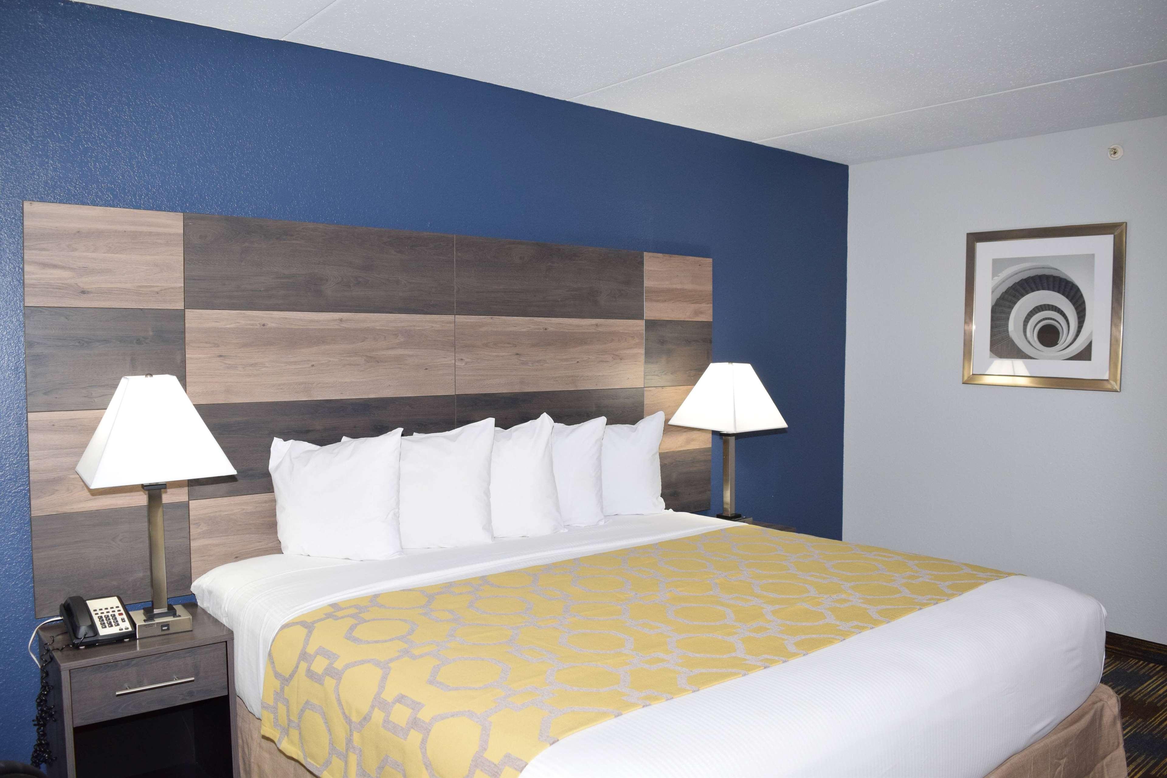 Baymont By Wyndham - Chicago - Addison - O'Hare Hotel Exterior photo