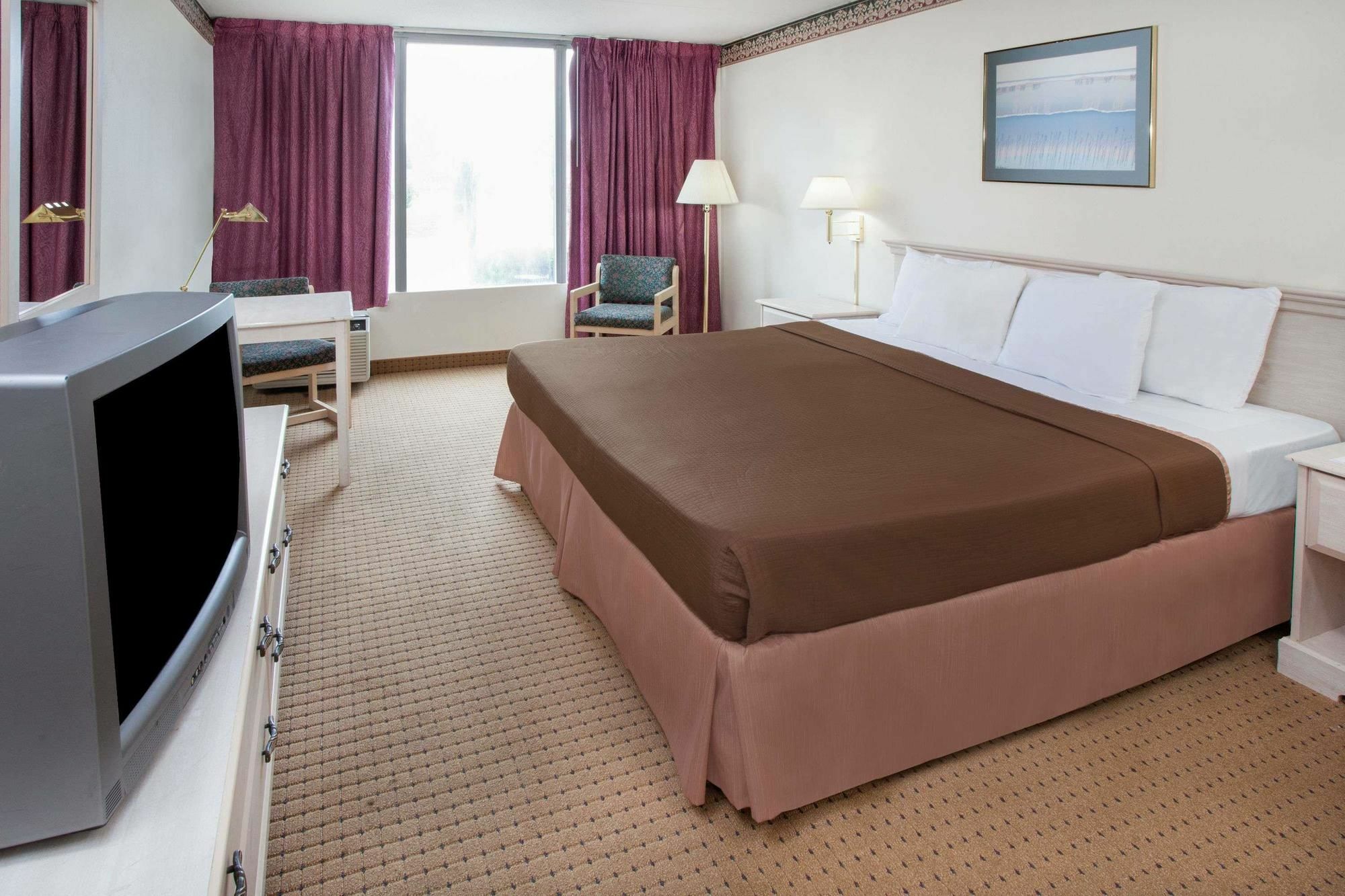 Baymont By Wyndham - Chicago - Addison - O'Hare Hotel Exterior photo